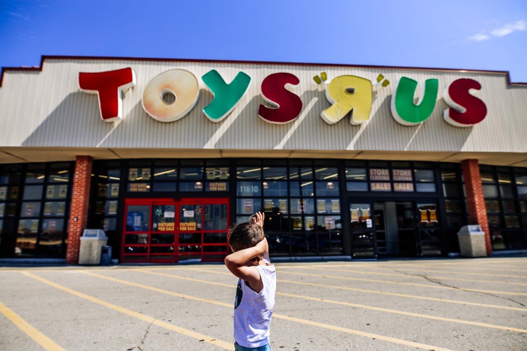 Toys R Us Kansas City Family Photography Child Store