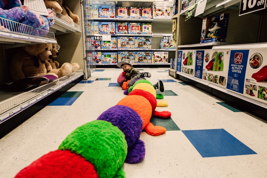 Toys R Us Kansas City Family Photography Child Store