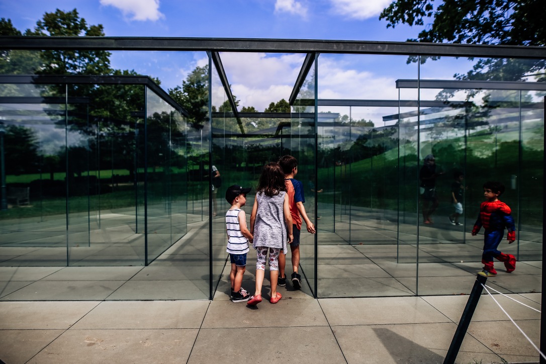 Kansas City Family Photography Nelson Atkins Art Museum Kids Reflection Glass Maze