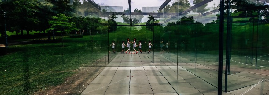 Kansas City Family Photography Nelson Atkins Art Museum Kids Reflection Glass Maze