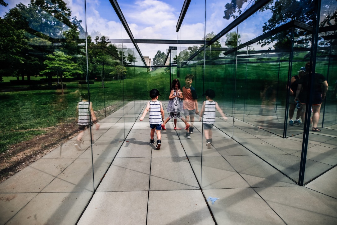Kansas City Family Photography Nelson Atkins Art Museum Kids Reflection Glass Maze