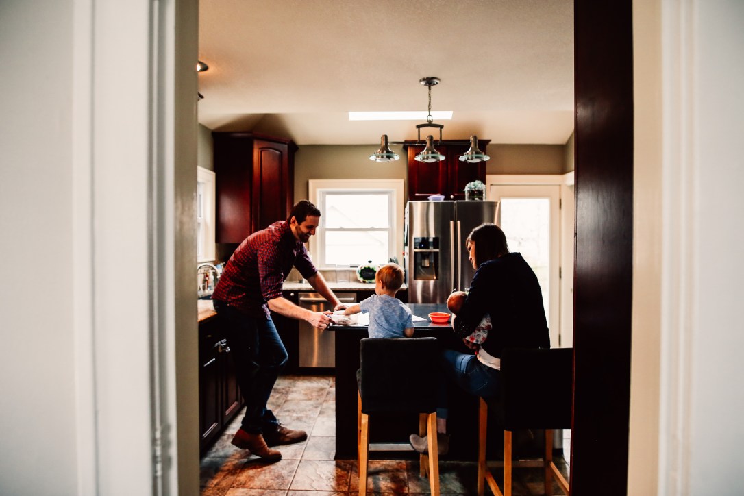 family photography at home session kitchen