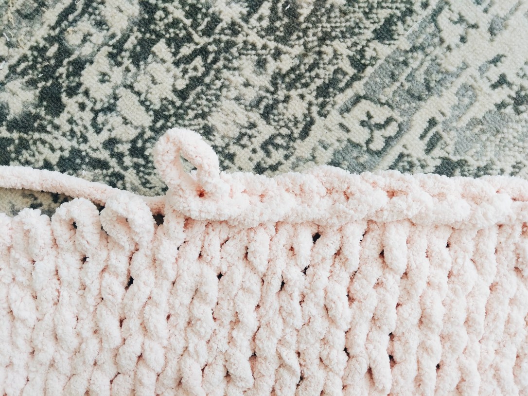 large chunky knit blanket DIY tutorial