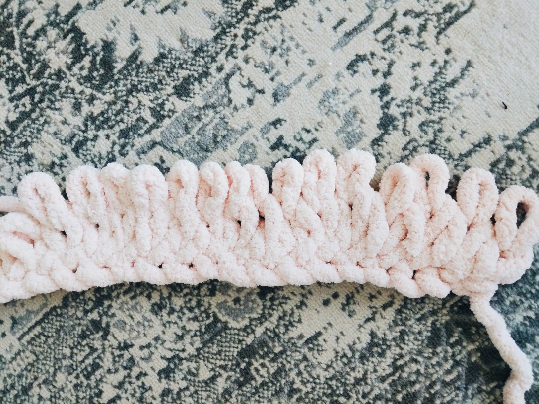 large chunky knit blanket DIY tutorial