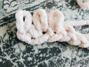 large chunky knit blanket DIY tutorial