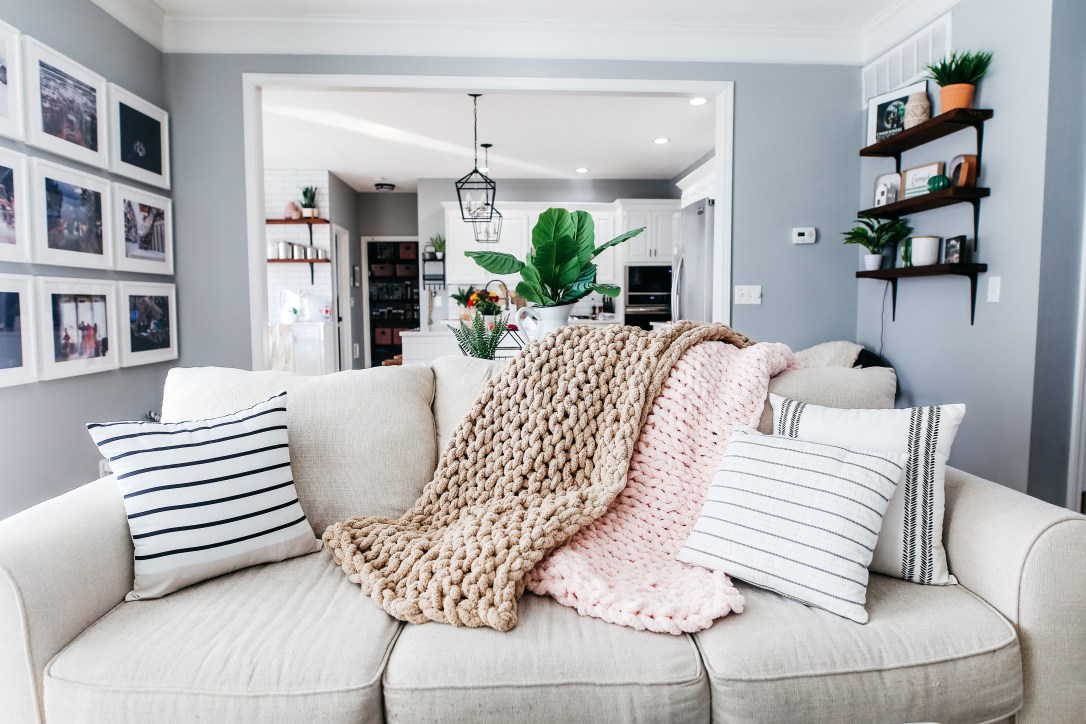 large chunky knit blanket DIY tutorial