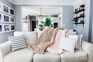 large chunky knit blanket DIY tutorial